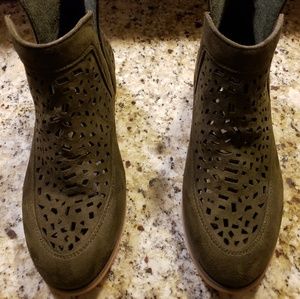 Lazer design suede Olive green JG booties size 6